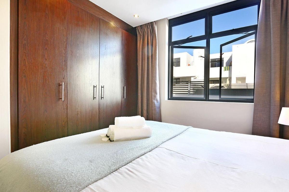 Appartamento Eden On The Bay 118 By Hostagents Bloubergstrand Esterno foto
